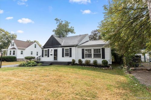 31749 Rosslyn Ave, Garden City, MI, 48135-1347 | Card Image