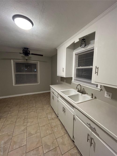 2224 Guthrie Ave, Royal Oak, MI, 48067-3527 | Card Image