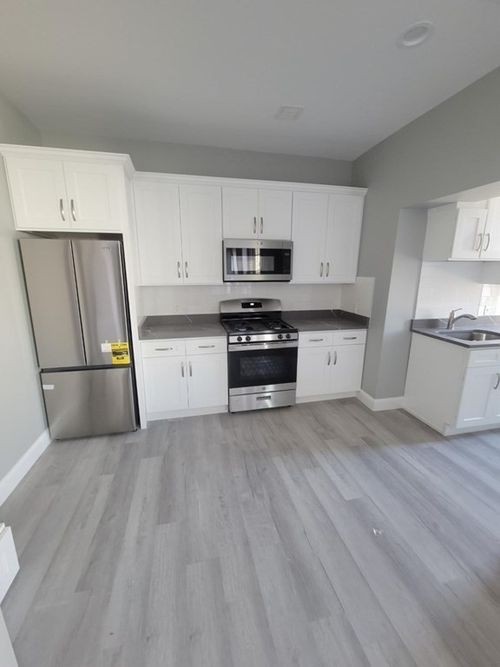 apt-3-82 Broad St, Weymouth, MA, 02188-2361 | Card Image