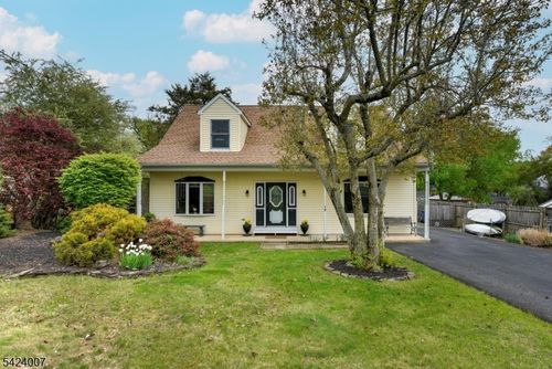 15 Shaffer St, Branchburg, NJ, 08876-3915 | Card Image