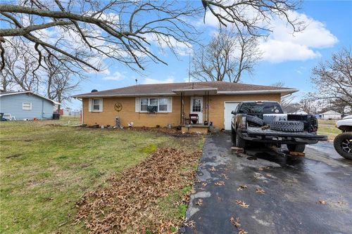 812 Randolph St, Bronson, KS, 66716-3044 | Card Image