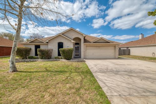 513 Mockingbird Ln, Lockhart, TX, 78644-2493 | Card Image