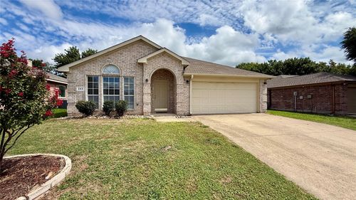 243 Lake Travis Dr, Wylie, TX, 75098-4879 | Card Image