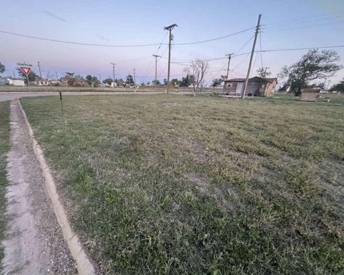 1212 E 11th St, Plainview, TX, 79072-5618 | Card Image