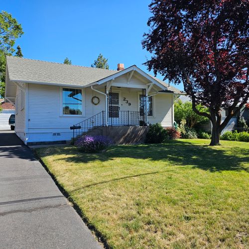 239 Nevada St, Klamath Falls, OR, 97601-2068 | Card Image