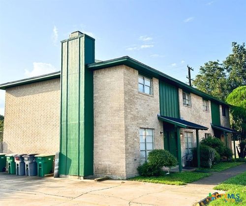 121 Regency Ave, Victoria, TX, 77904-2679 | Card Image