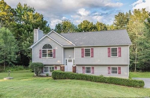 86 Maples Rd, Middletown, NY, 10940-6724 | Card Image