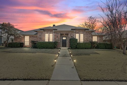 2220 Cedar Cir, Carrollton, TX, 75006-1913 | Card Image