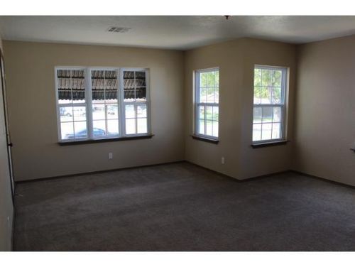 124 Blackburn Blvd, Elk City, OK, 73644-1602 | Card Image