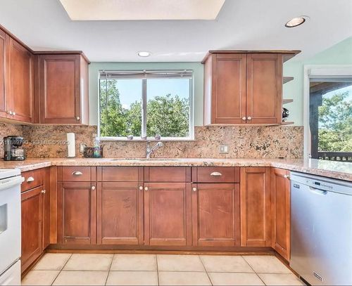 202 W Canal Dr, Key Largo, FL, 33037-4120 | Card Image