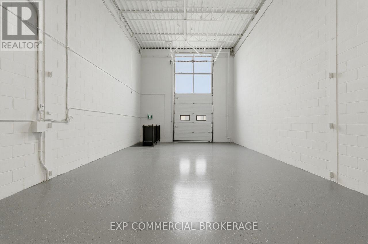 Commercial Sale in Toronto (West Humber-Clairville) 4
