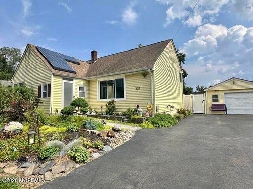 227 Old Stage Rd, Spotswood, NJ, 08884-1142 | Card Image