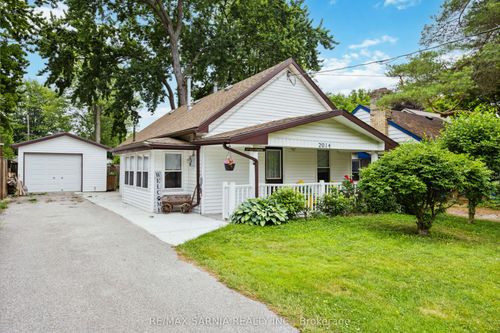 2014 Yonge St, Bright's Grove, ON, N0N1C0 | Card Image