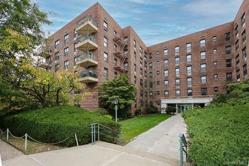 6h-226-26 Union Tpke, Oakland Gardens, NY, 11364-3103 | Card Image