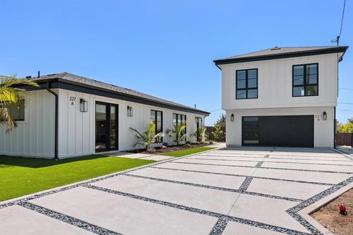 227 Hill Dr, Vista, CA, 92083-6209 | Card Image