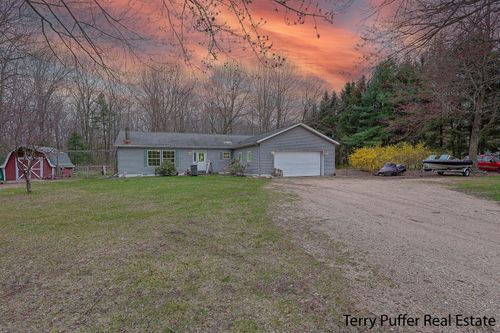 22 N Bossett Rd, Ravenna, MI, 49451-9726 | Card Image