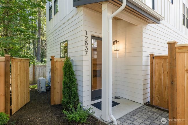 Beautiful walkway to home | Image 4