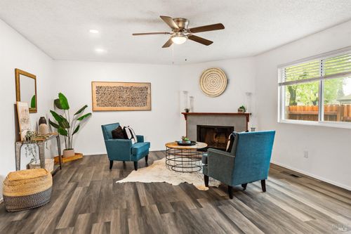 724 Agnew Place, Santa Rosa, CA, 95401 | Card Image