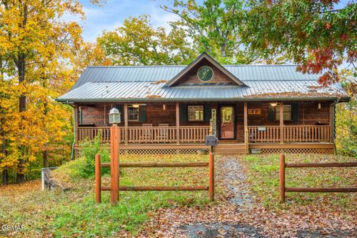 2420 Sylvan Glen Way, Pigeon Forge, TN, 37863-4945 | Card Image