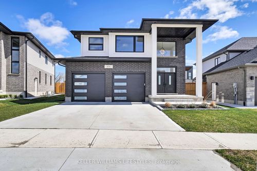 104 Crestview Dr, Komoka, ON, N0L1R0 | Card Image