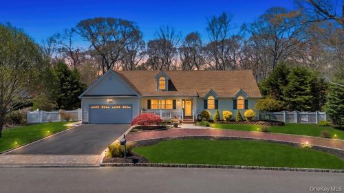38 James Hawkins Rd, Moriches, NY, 11955-1811 | Card Image