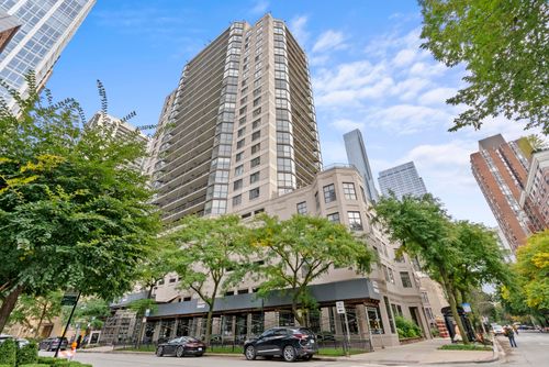 apt-17h-33 Delaware Pl, CHICAGO, IL, 60610-7368 | Card Image