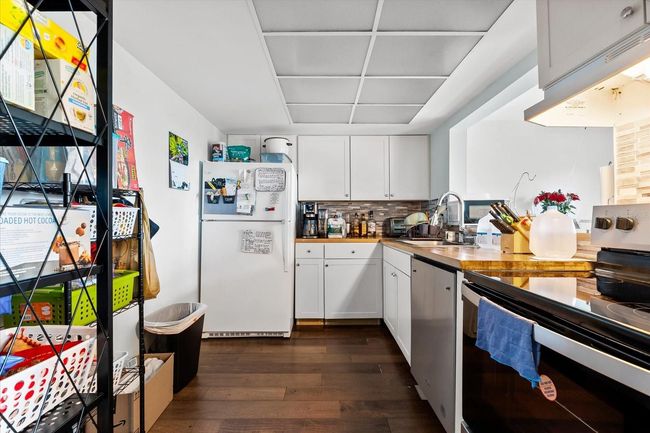 Kitchen. | Image 12