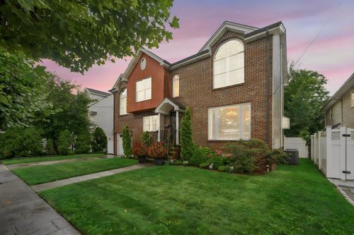 18 Gail Pl, Secaucus, NJ, 07094-3853 | Card Image