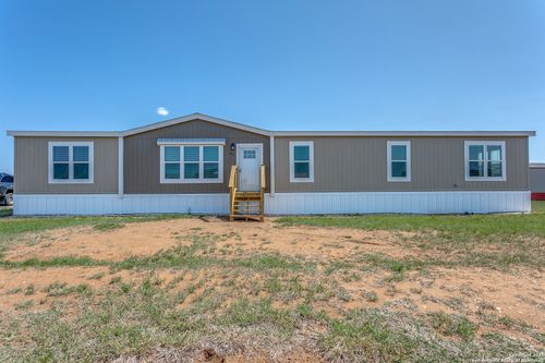 52 Granjeno Dr, Pleasanton, TX, 78064-6179 | Card Image