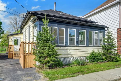 1 Winnifred St S, Smiths Falls, ON, K7A2M7 | Card Image