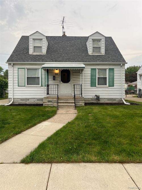 8277 N Sterling, Center Line, MI, 48015 | Card Image