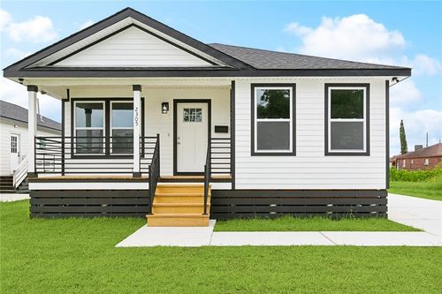 2305 Weyer St, Gretna, LA, 70053-6837 | Card Image