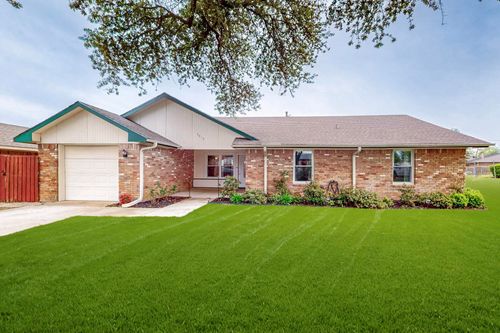 3910 7th St, Sachse, TX, 75048-3916 | Card Image