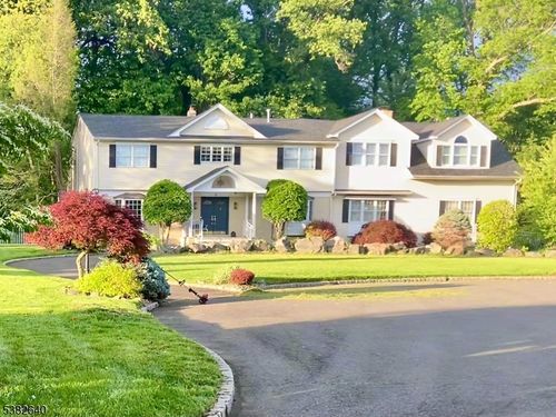 2 Unami Ln, Scotch Plains, NJ, 07076-2934 | Card Image
