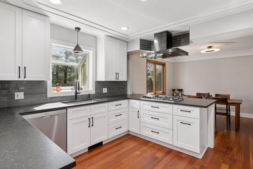 15011 Oakland Ave, Burnsville, MN, 55306-5137 | Card Image