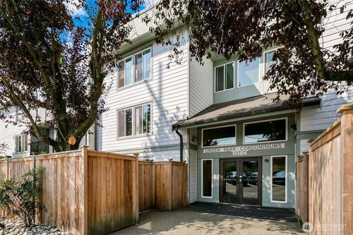 104-13717 Linden Ave N, Seattle, WA, 98133-6951 | Card Image