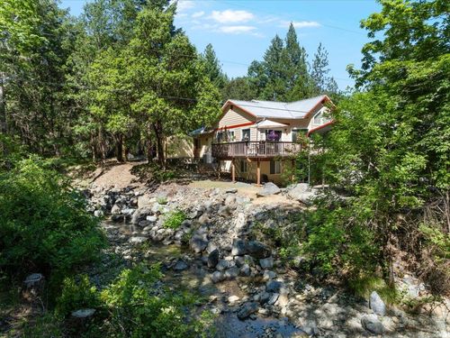 8081 W Evans Creek Rd, Rogue River, OR, 97537-9752 | Card Image