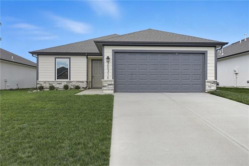 19443 Lincoln Street, Spring Hill, KS, 66083 | Card Image