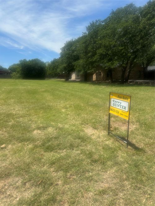 1202 Woodland Trail Dr, Bowie, TX, 76230-3400 | Card Image