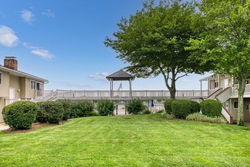 6-61 W Tiana Rd, Hampton Bays, NY, 11946-3626 | Card Image