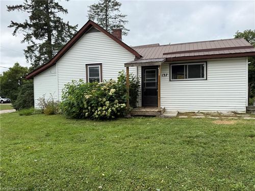 137 Simpson St, Burks Falls, ON, P0A1C0 | Card Image