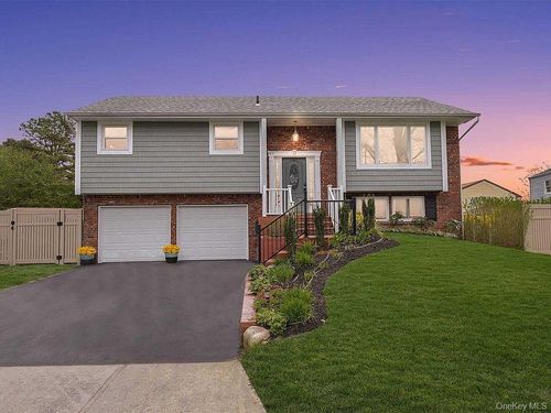 17 Circle Drive E, Brookhaven, NY, 11772 | Card Image