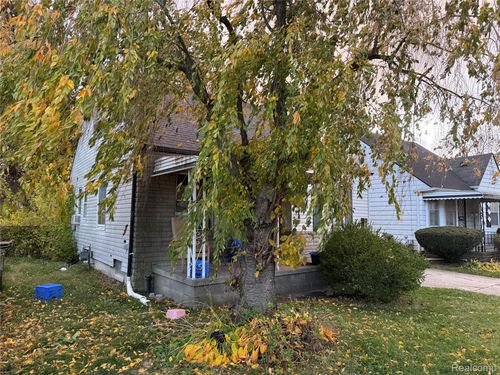 16026 Eastburn St, Detroit, MI, 48205-1425 | Card Image