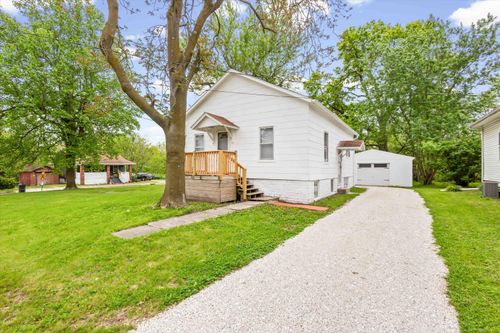 418 Roberts St, MOBERLY, MO, 65270-2328 | Card Image