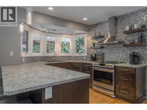 745 Wenric Cres, Kelowna, BC, V1X5R6 | Card Image