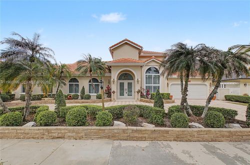 8305 Nw 157th Ter, Miami Lakes, FL, 33016-6602 | Card Image