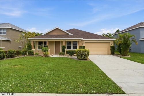 8091 Allamanda Ct, LEHIGH ACRES, FL, 33972-7501 | Card Image