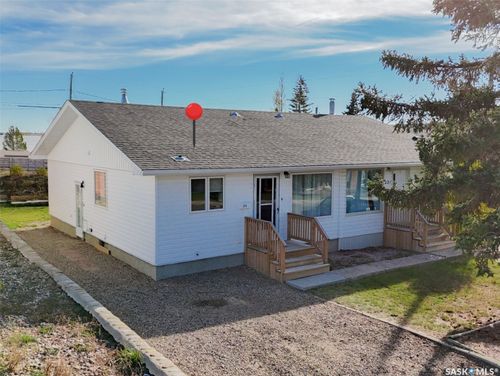 233 18th Avenue Ne, Swift Current, SK, S9H2Y2 | Card Image
