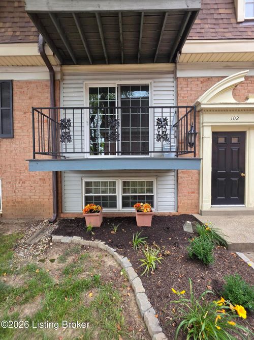 3-102 Algiers Ct, Louisville, KY, 40218-1639 | Card Image
