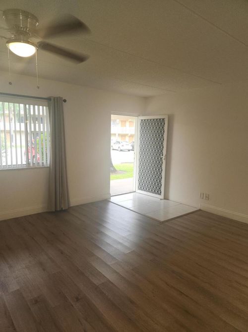 apt-106-700 Village Green Ct, Palm Springs, FL, 33461-6503 | Card Image